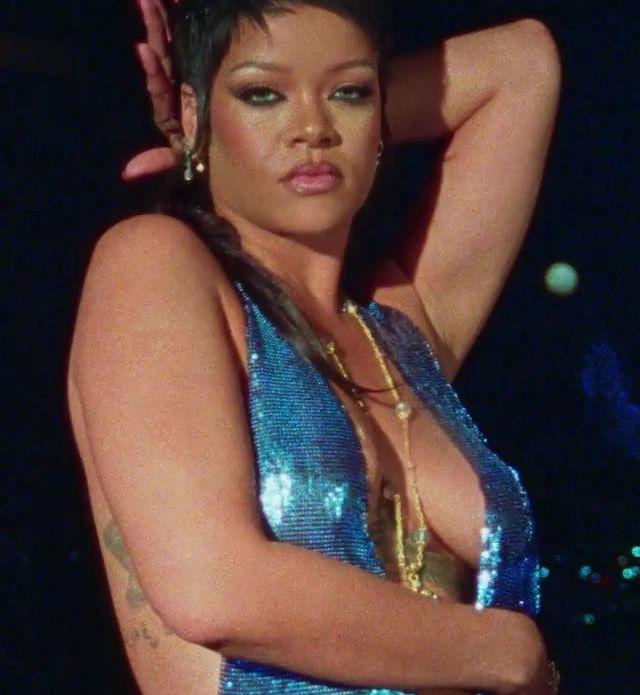 25P Rihanna nude