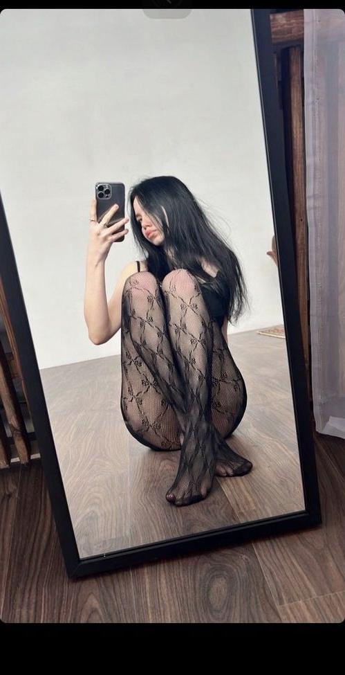 25P Marianna Mosesova nude