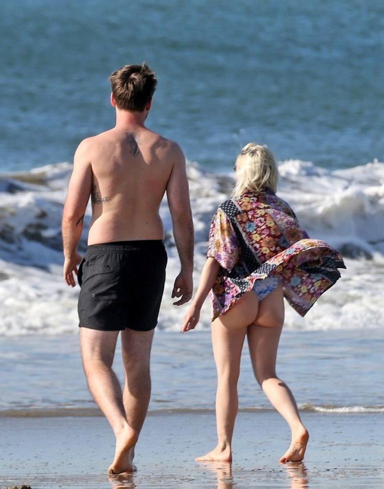 25P Ariel Winter nude