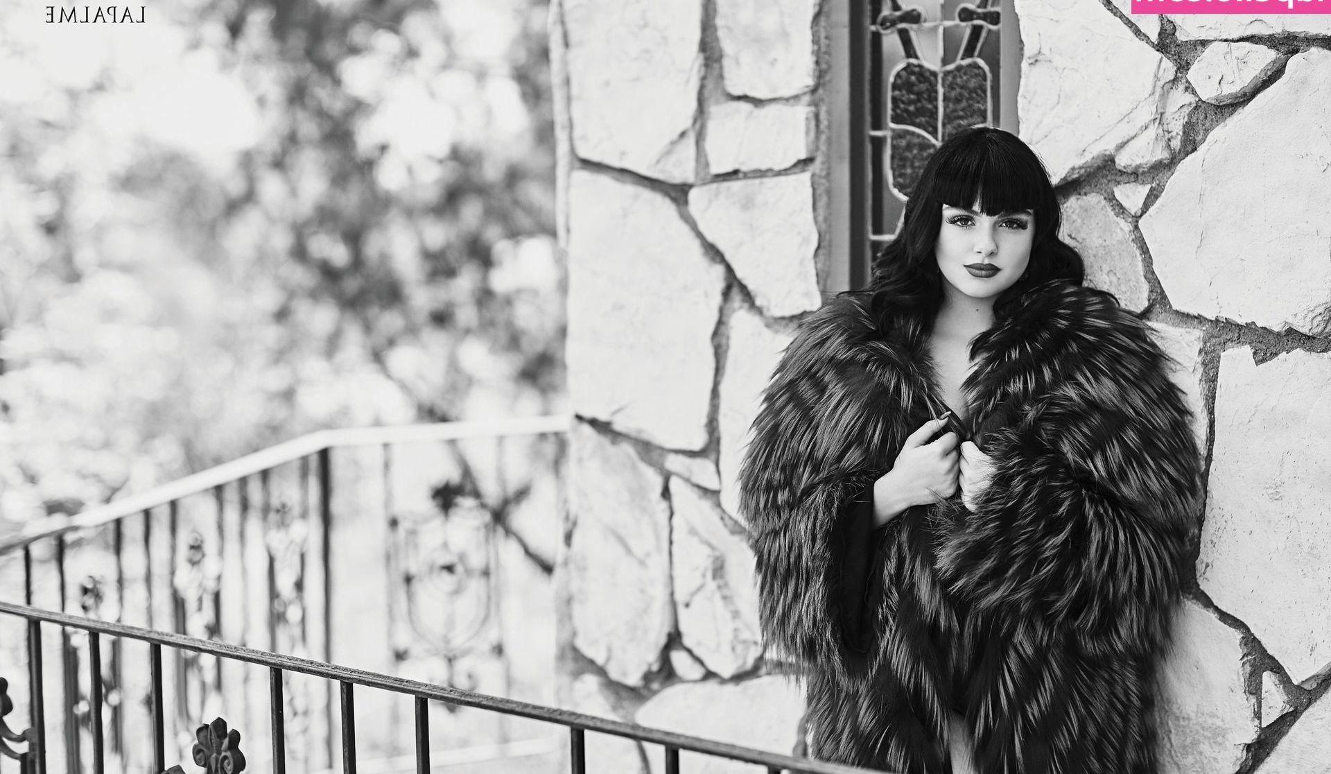 25P Ariel Winter nude