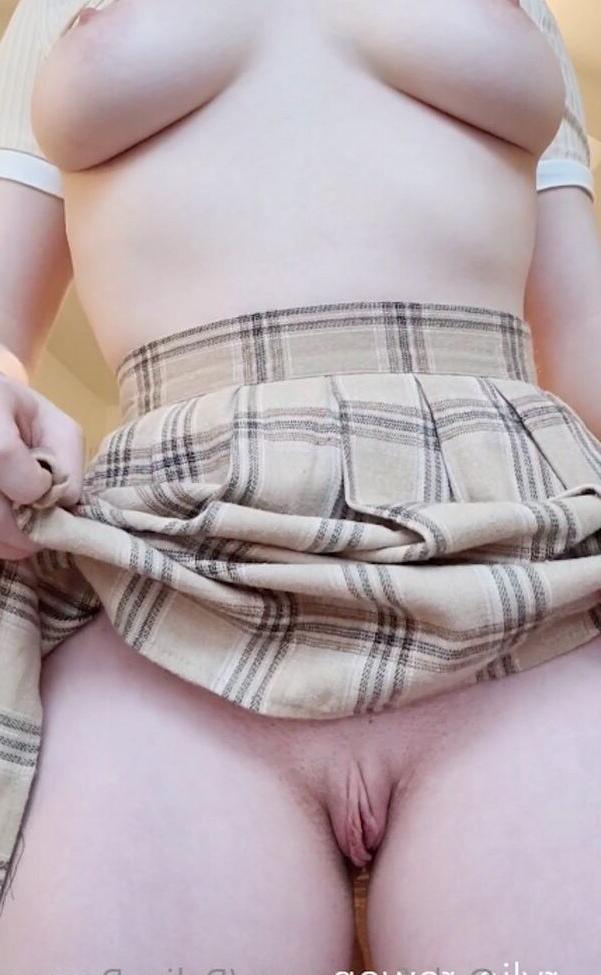 25P Rylie Rowan nude