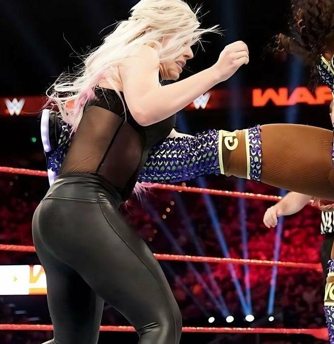 25P Alexa Bliss nude