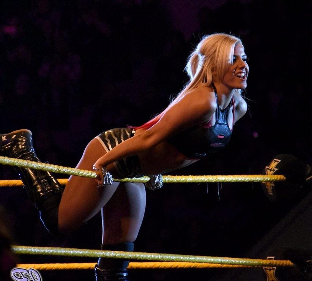 25P Alexa Bliss nude