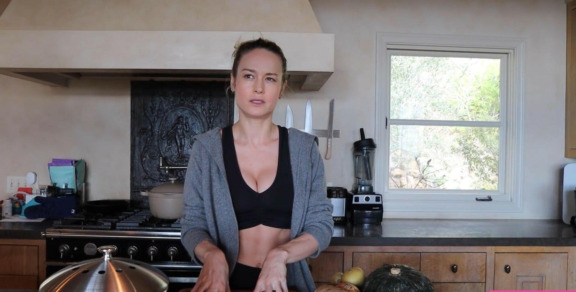 25P Brie Larson nude