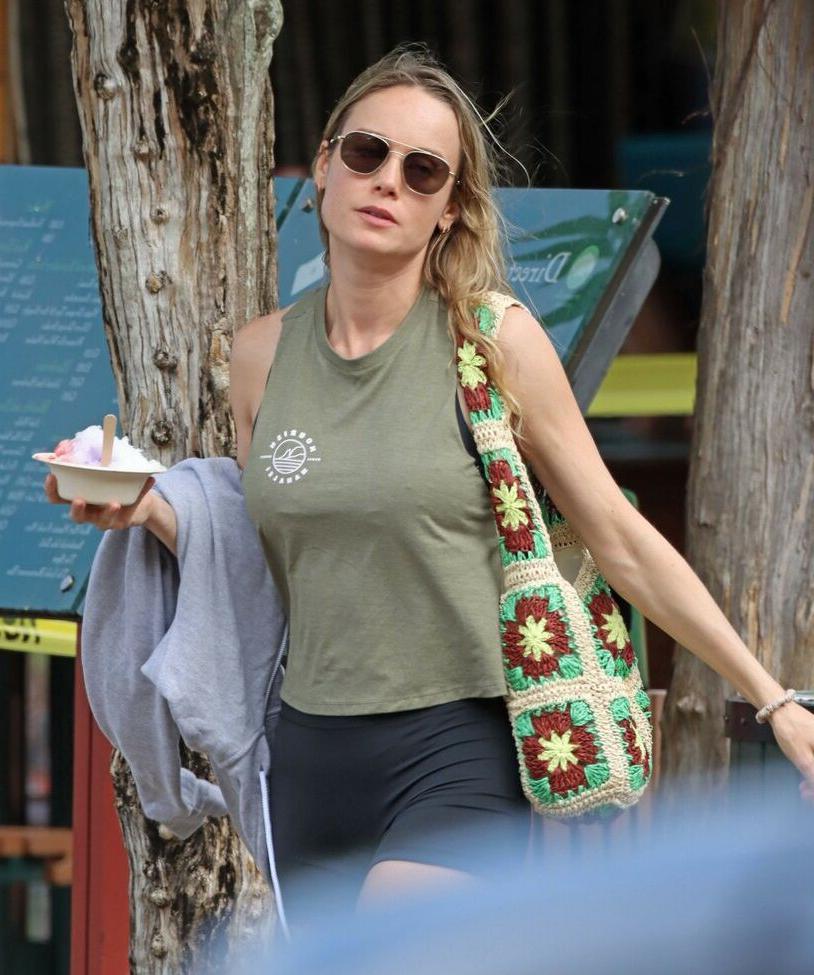 25P Brie Larson nude