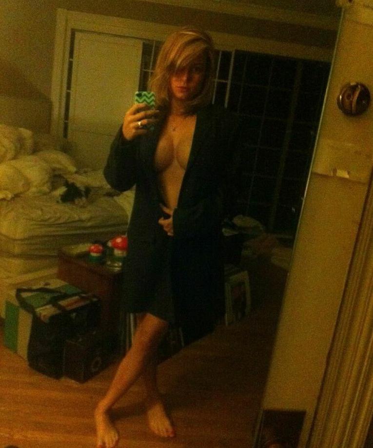25P Brie Larson nude