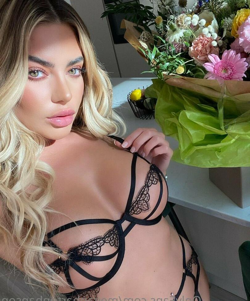25P Megan Barton Hanson nude