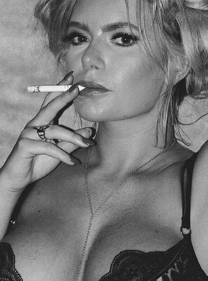 25P Megan Barton Hanson nude