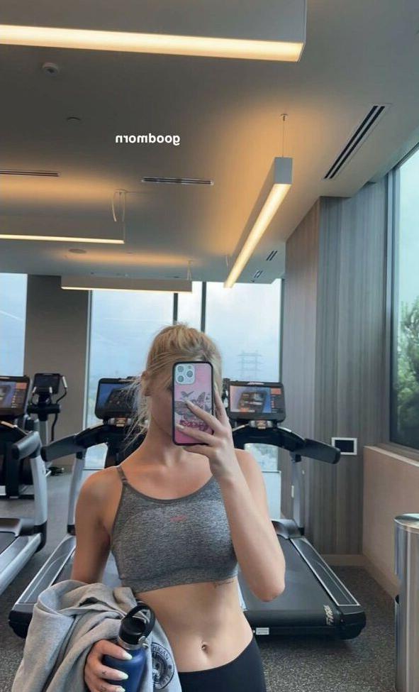 25P Loren Gray nude