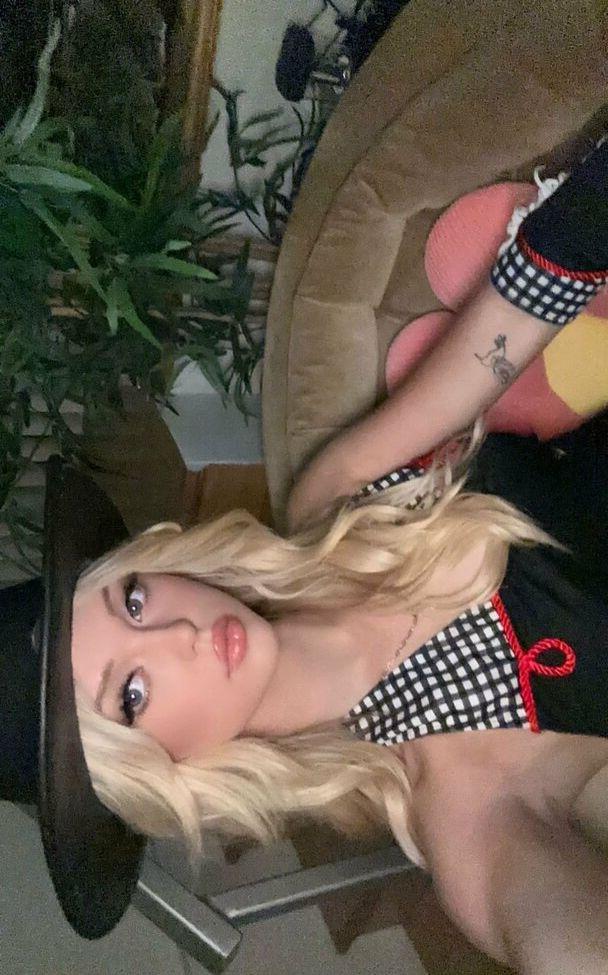 25P Loren Gray nude