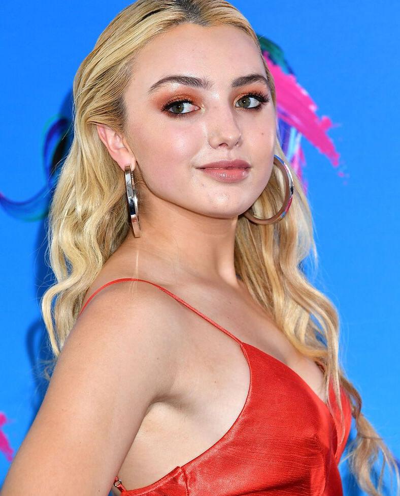 25P Peyton List nude