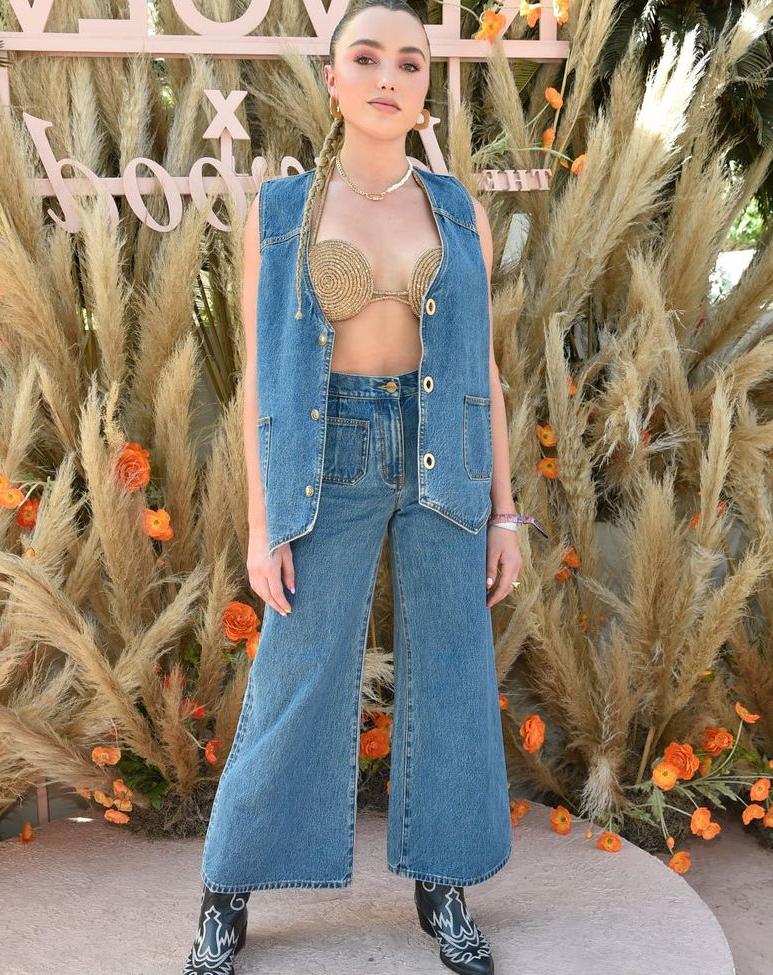 25P Peyton List nude