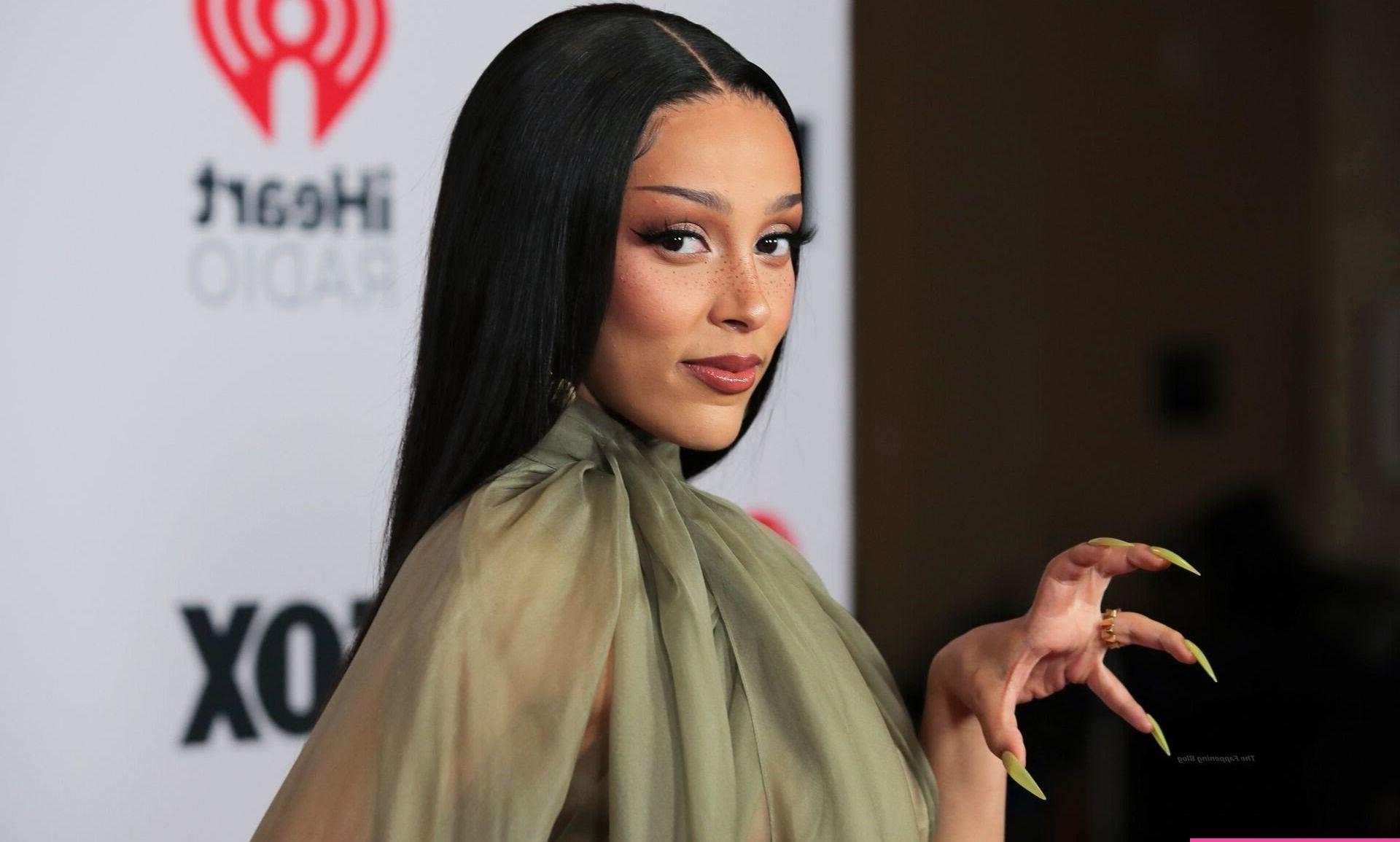 25P Doja Cat nude