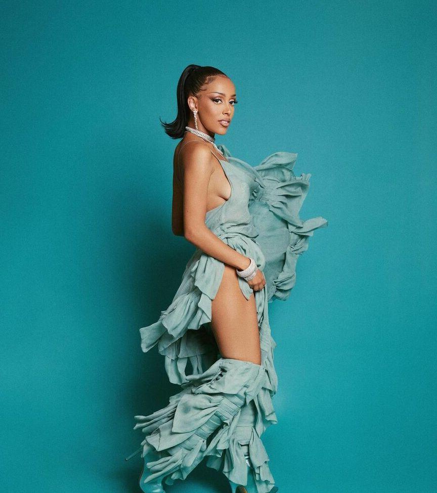 25P Doja Cat nude