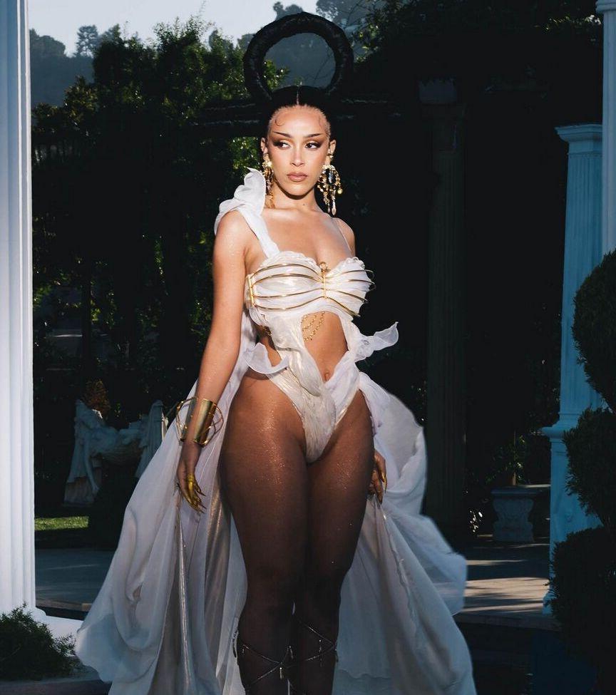 25P Doja Cat nude