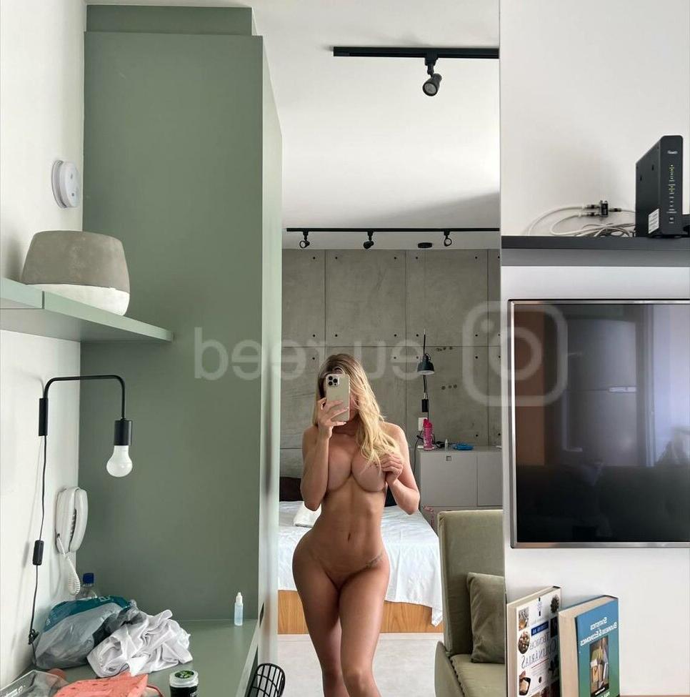 25P Reed_Cht nude