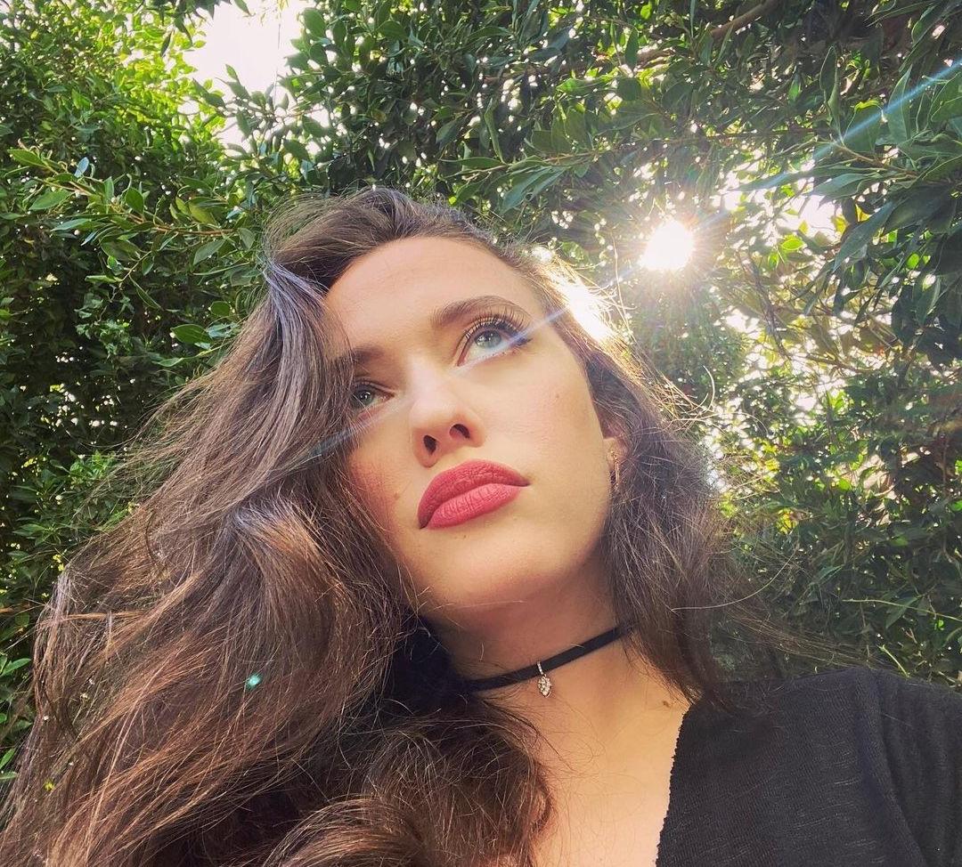 25P Kat Dennings nude