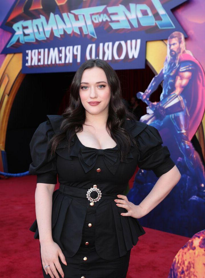 25P Kat Dennings nude