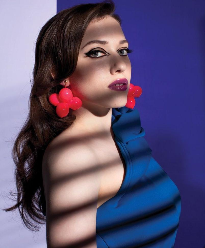 25P Kat Dennings nude