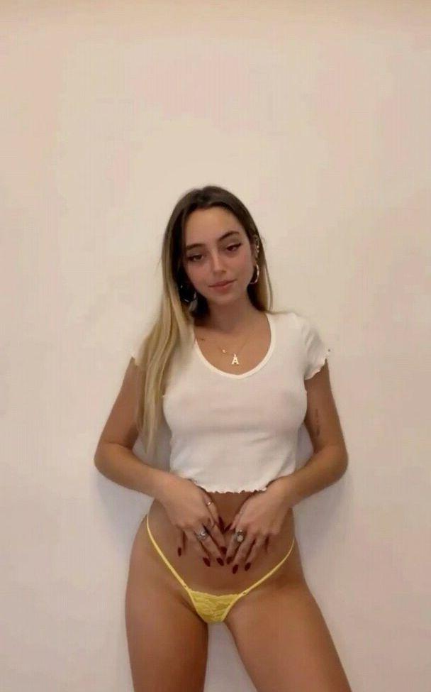 25P Ángeles Watters nackt