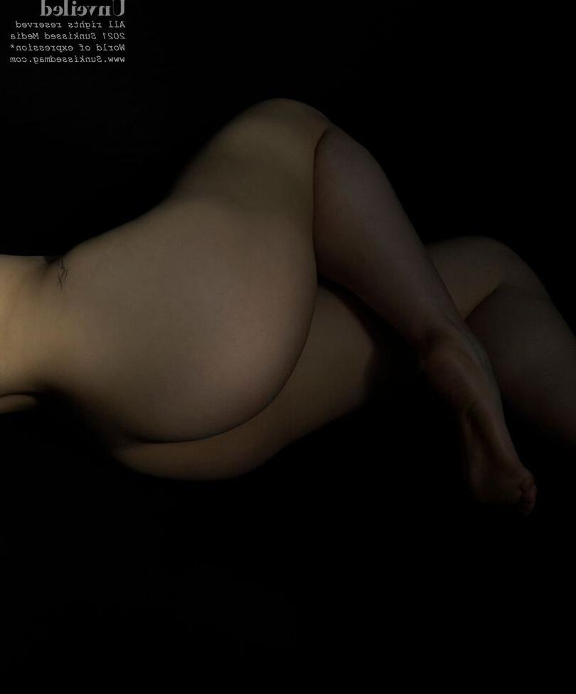 25P Martina Vismara nude