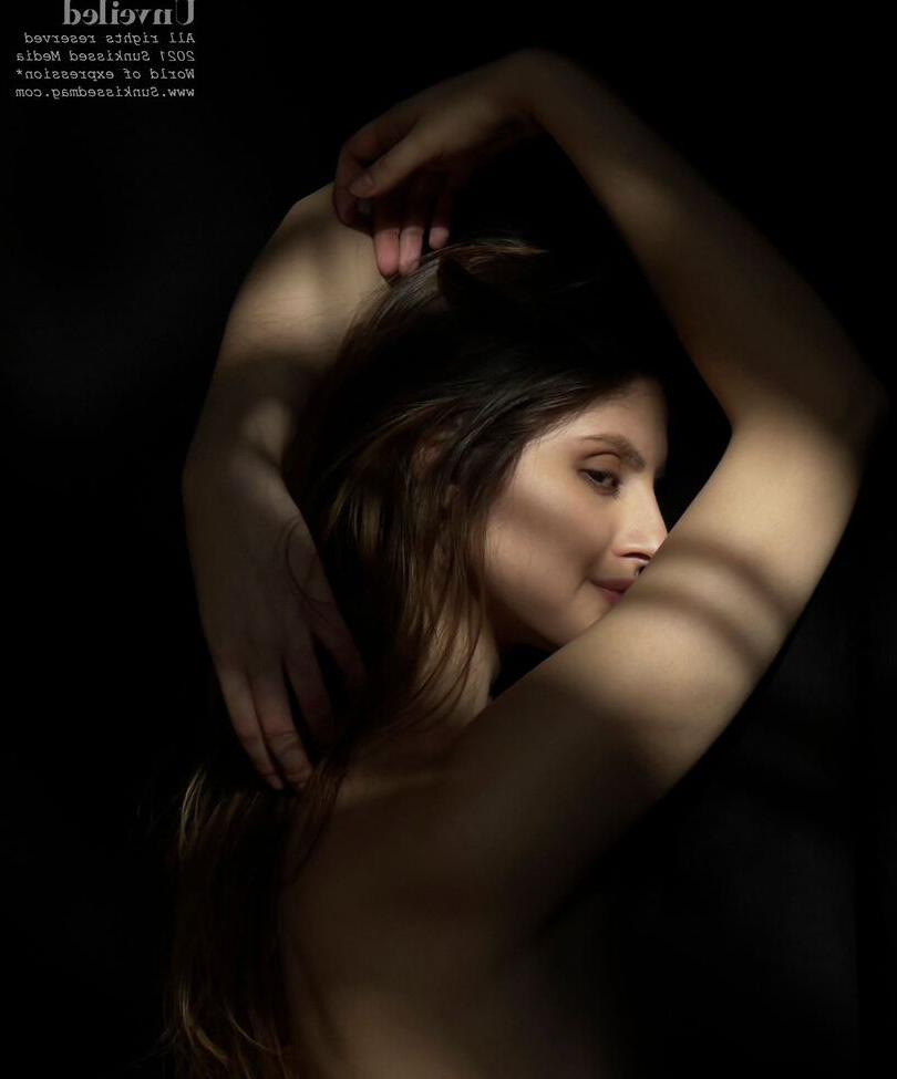 25P Martina Vismara nude
