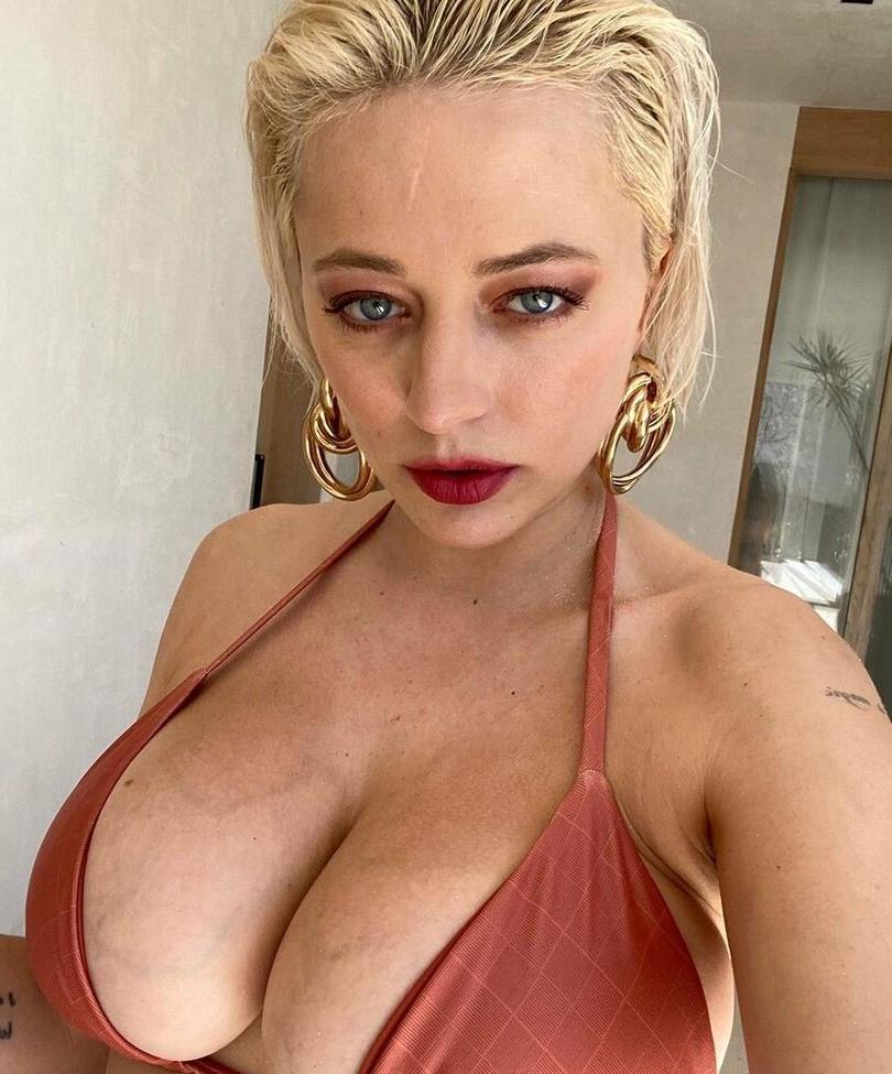 25P Caroline Vreeland nude