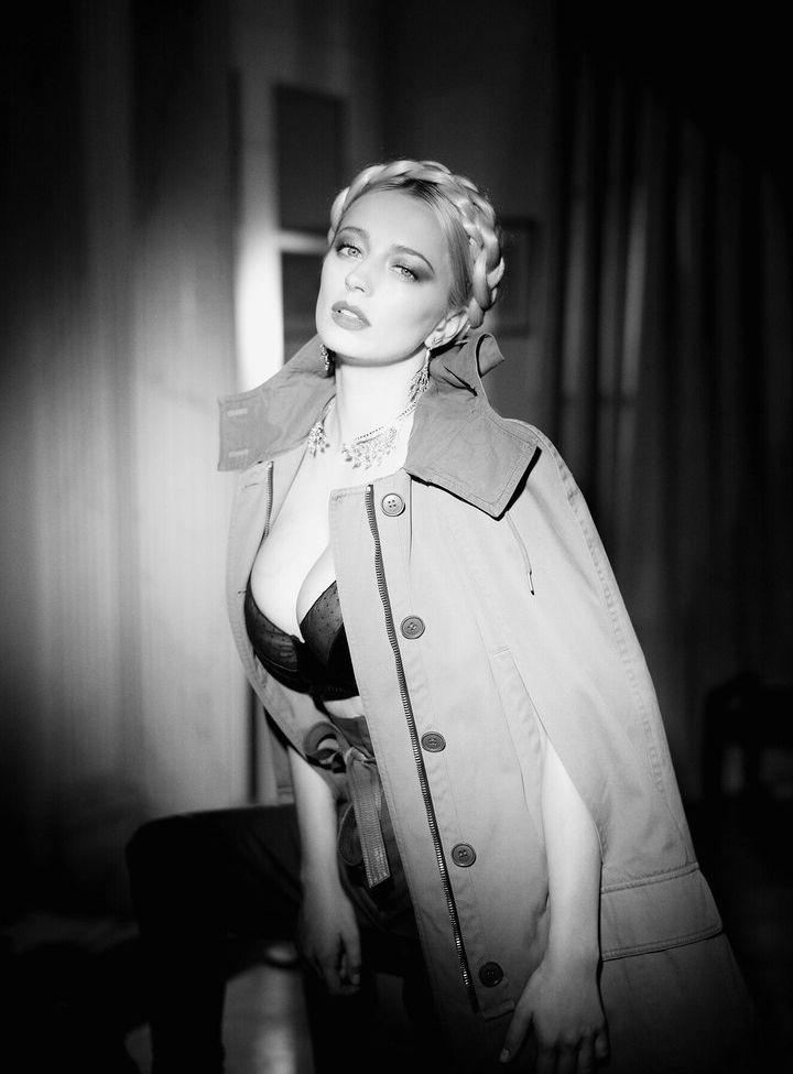 25P Caroline Vreeland nude