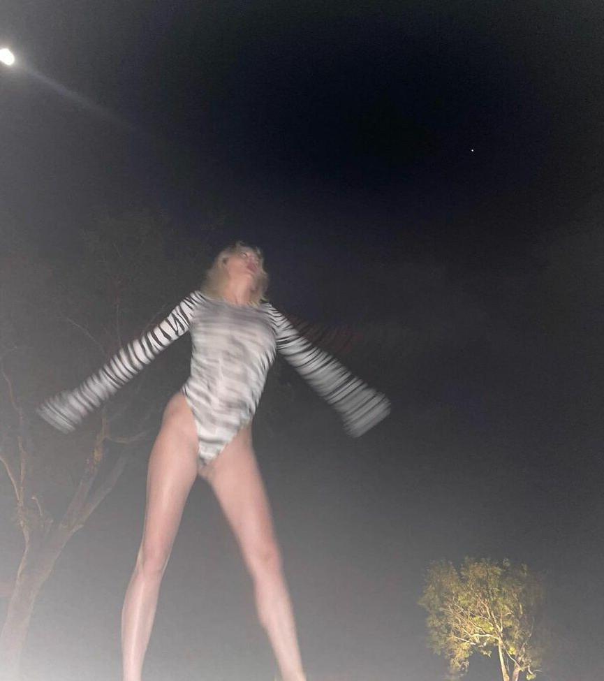 25P Caroline Vreeland nude