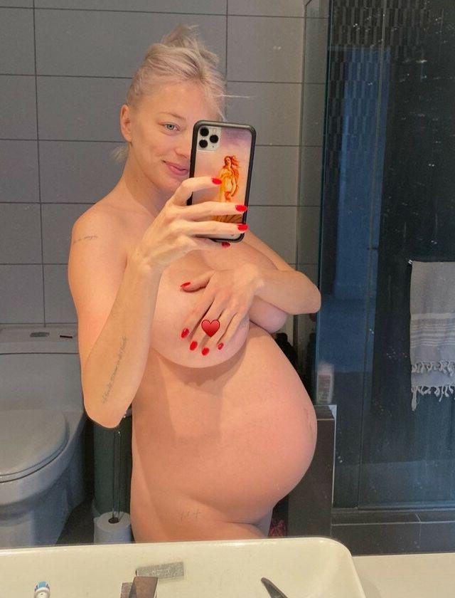25P Caroline Vreeland nude