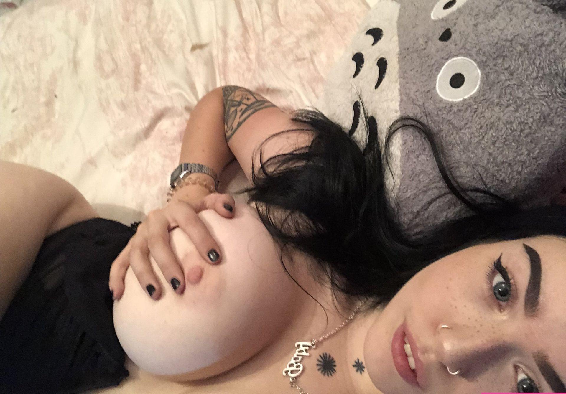 25P LydiaGhost nude