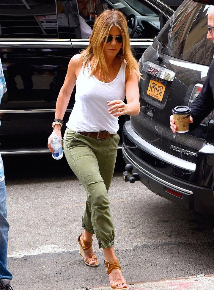 25P Jennifer Aniston nude