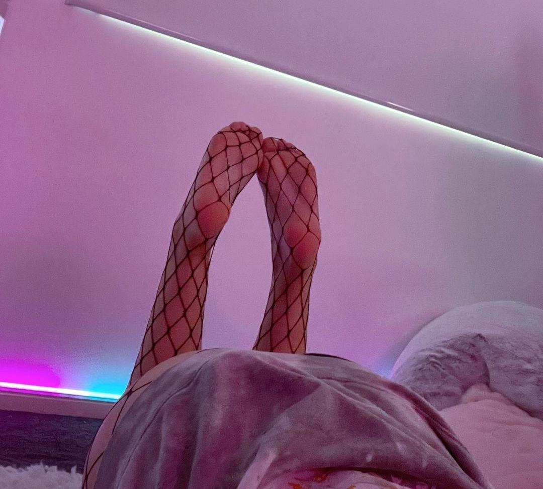 25P Mikaylan nude