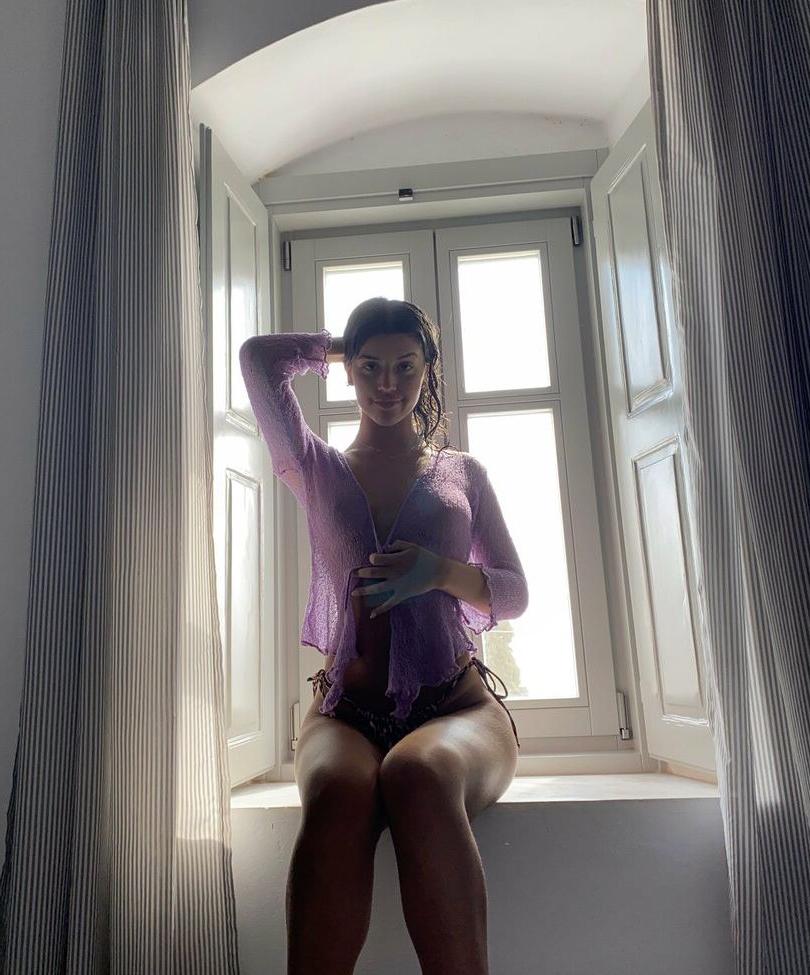 19P Zoe Gara nude