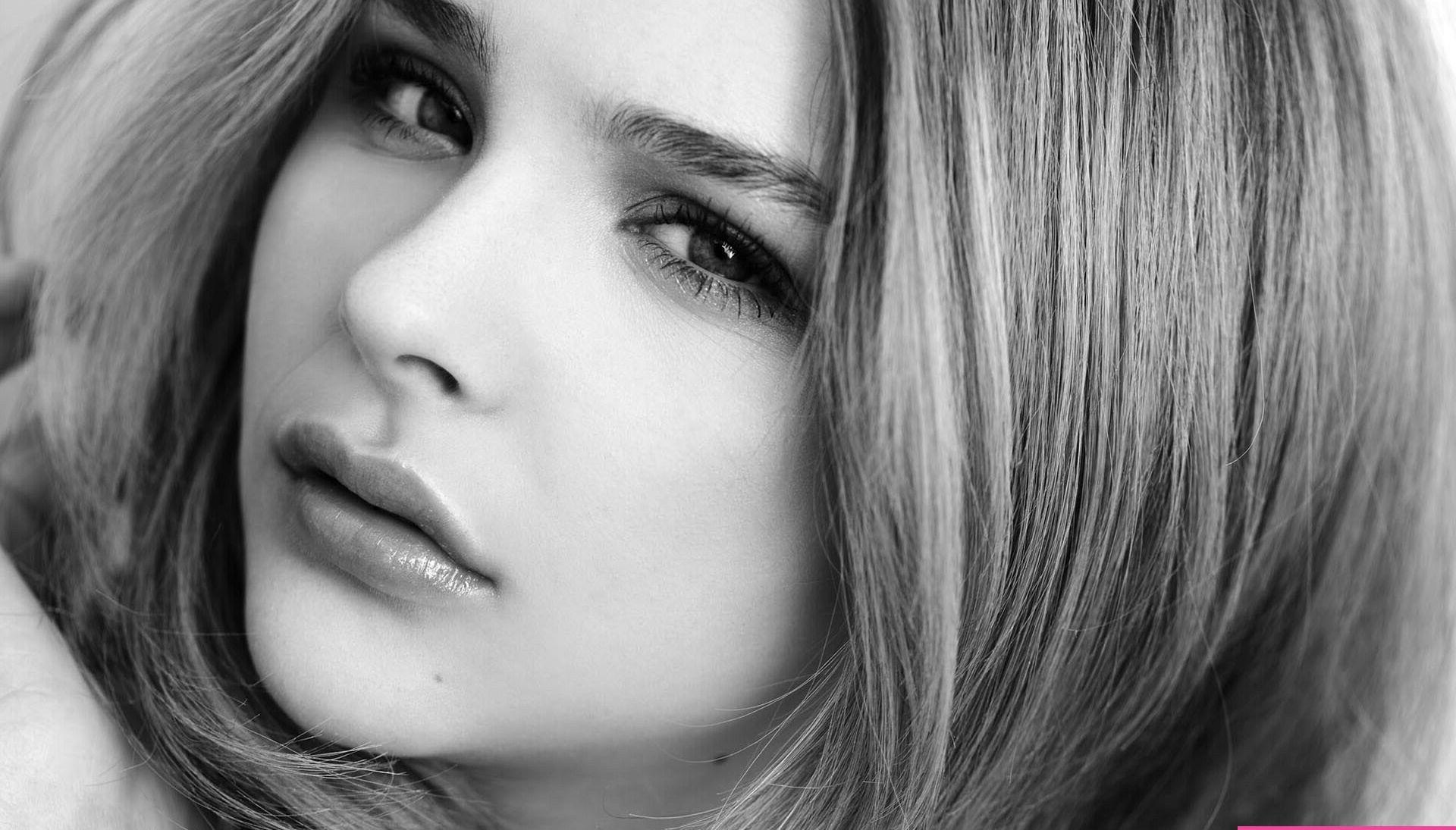 25P Chloe Grace Moretz nude