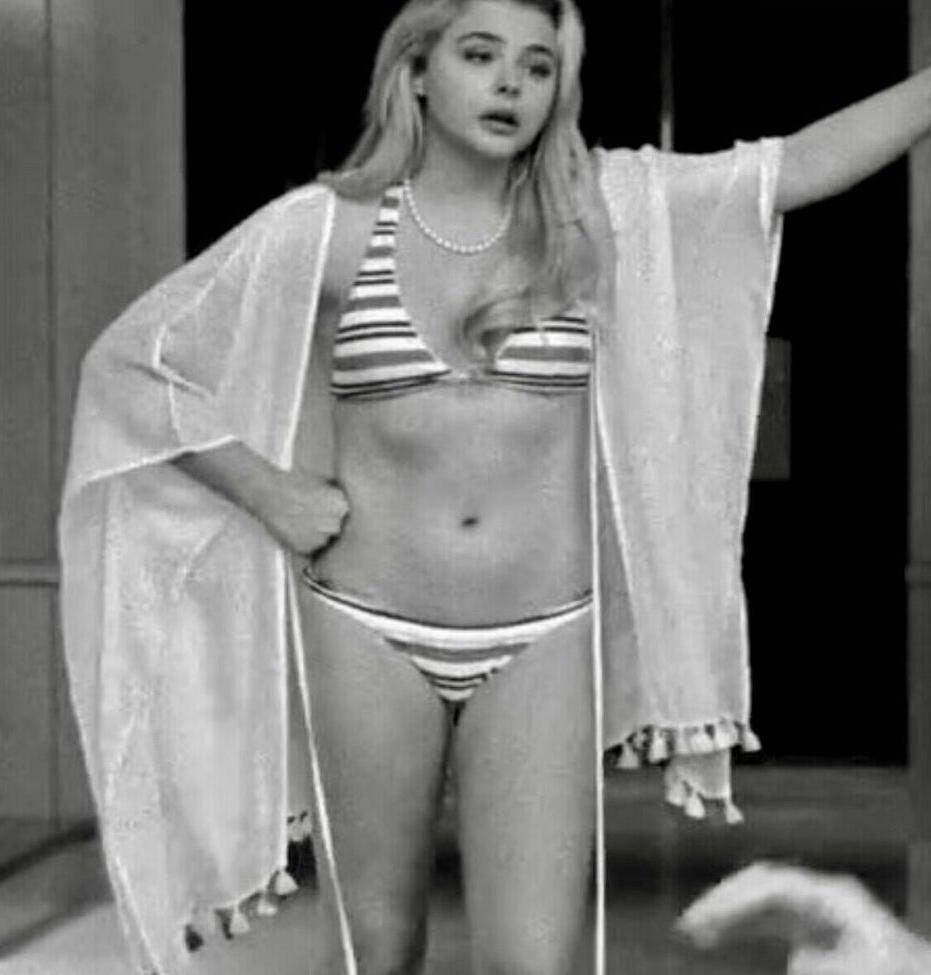 25P Chloe Grace Moretz nude