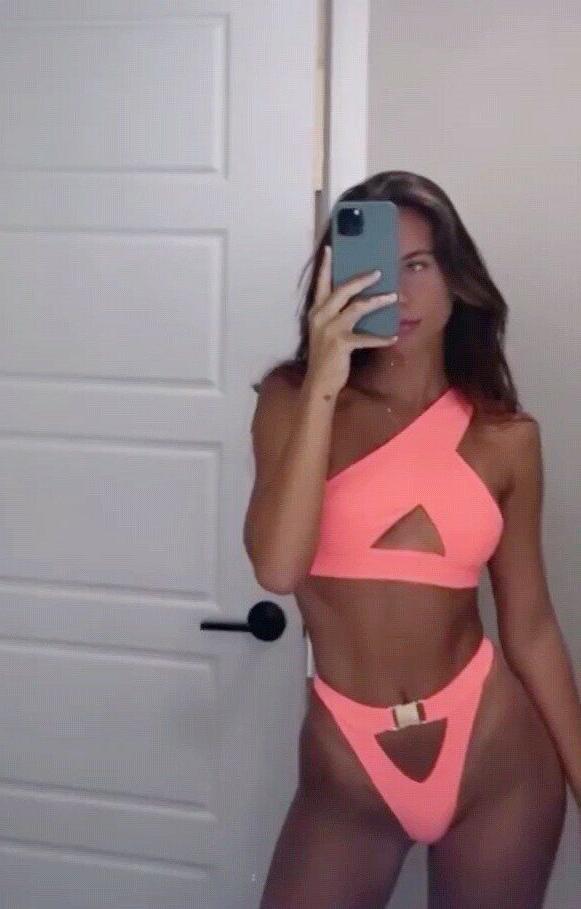 25P Brit Manuela nude