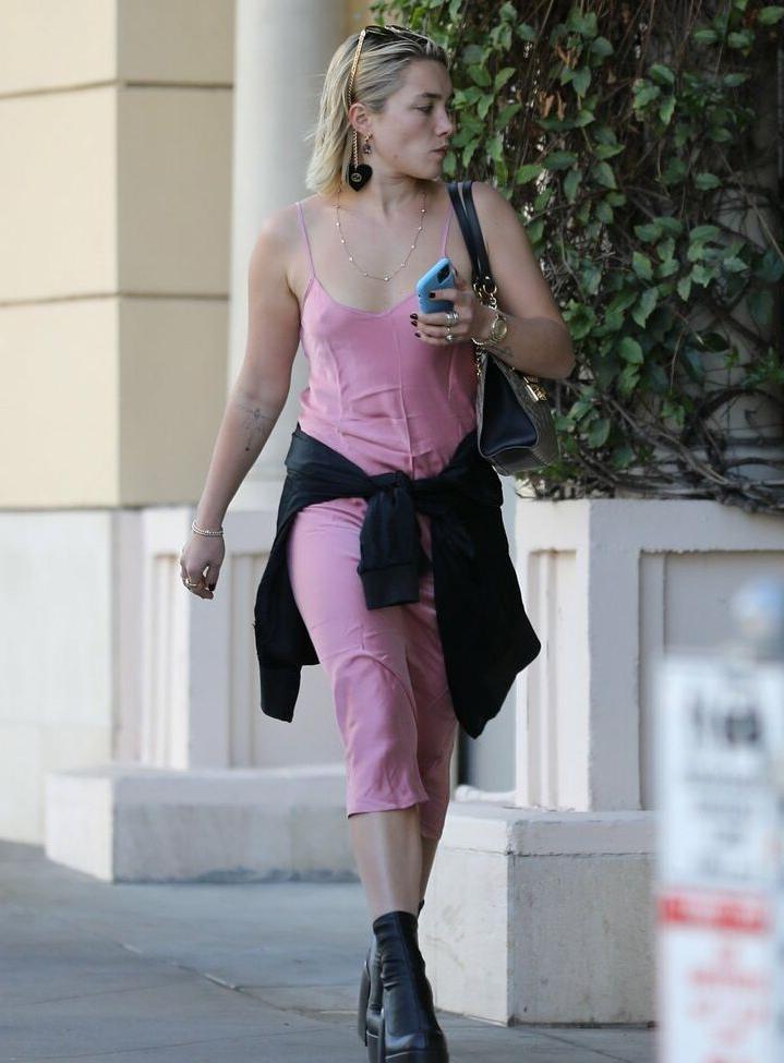 25P Florence Pugh nude