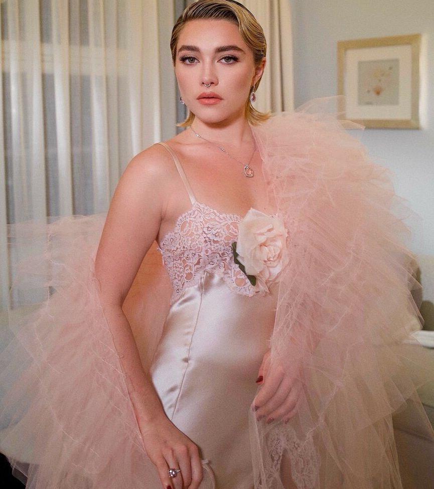 25P Florence Pugh nude
