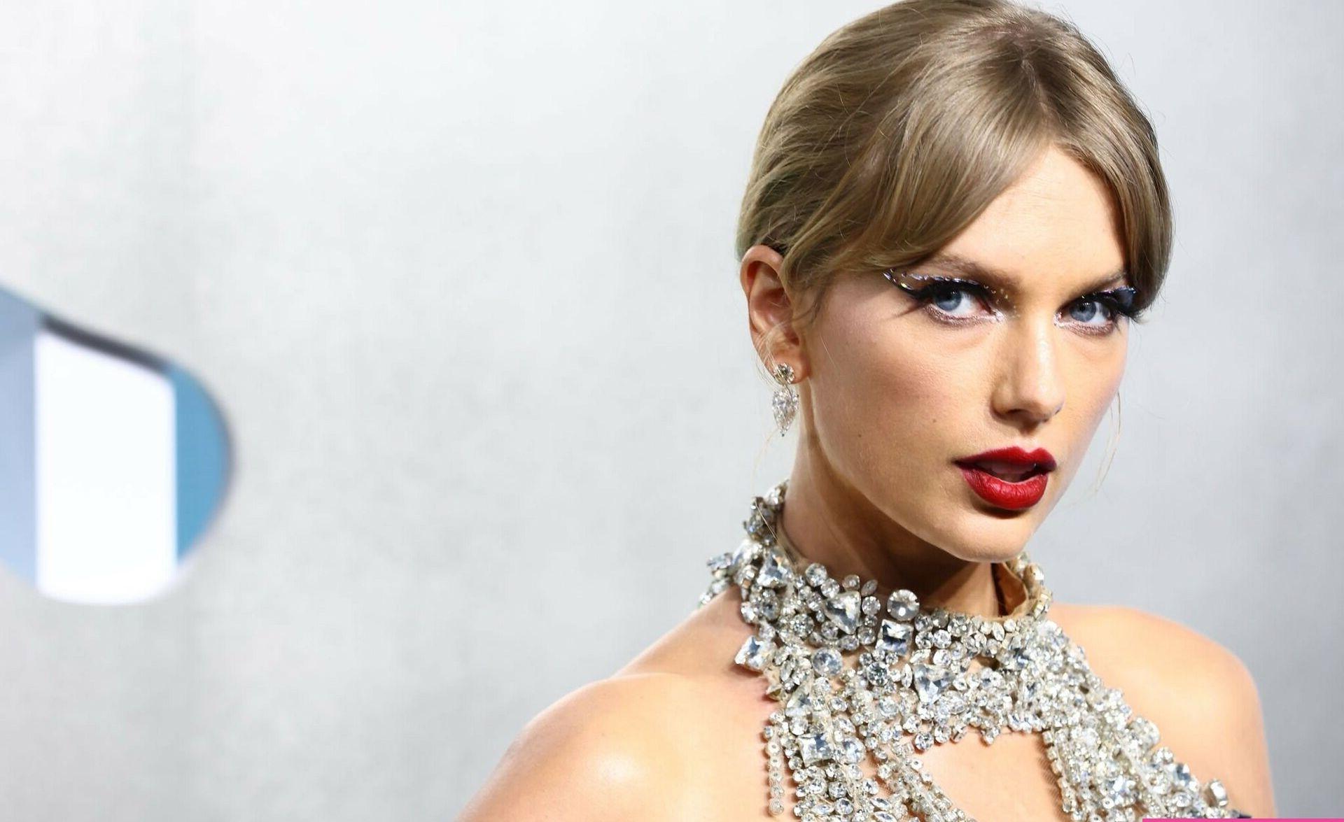 25P Taylor Swift nude