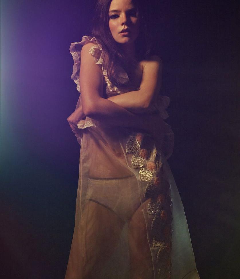 25P Anya Taylor-Joy nude