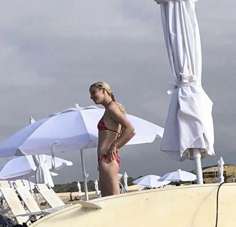 25P Anya Taylor-Joy nude