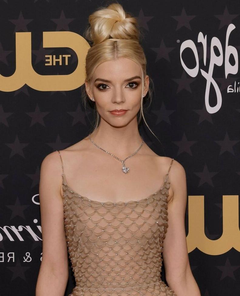 25P Anya Taylor-Joy nude