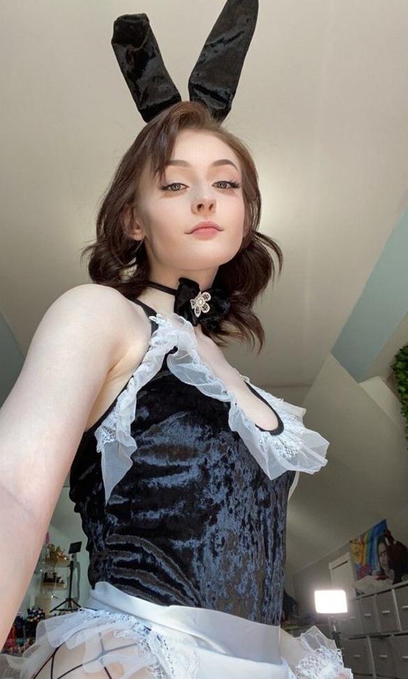 25P Soggyalien22 nude