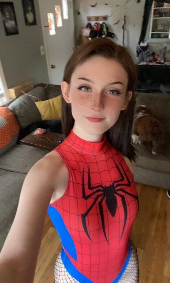 25P Soggyalien22 nude