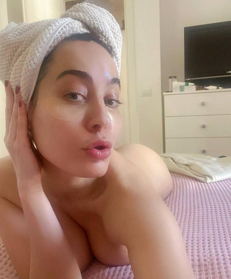 25P Paola Saulino nude