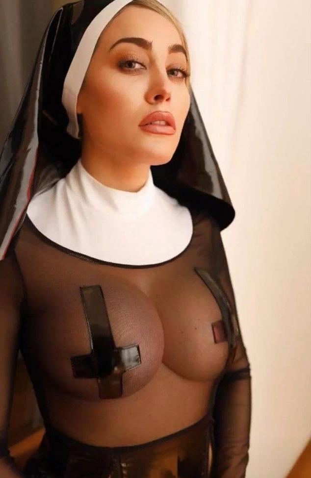 25P Paola Saulino nude