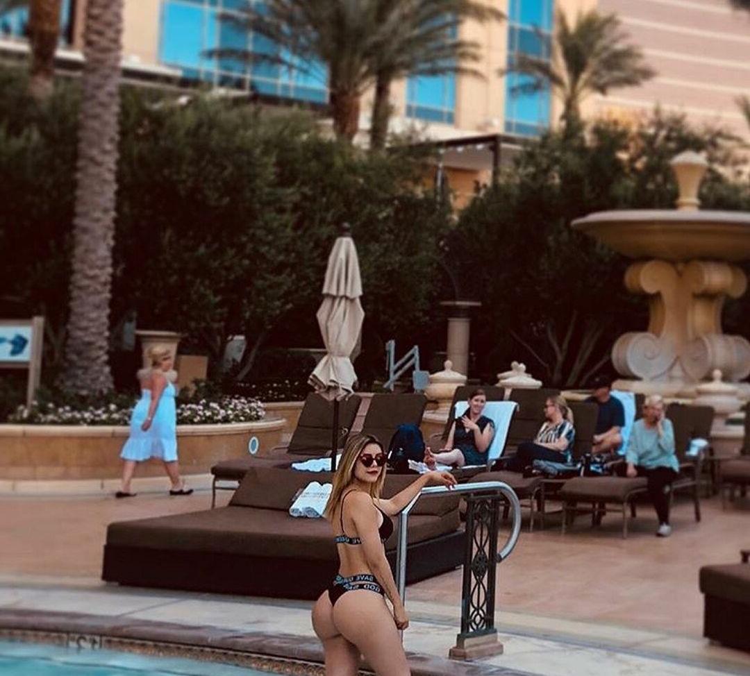 25P Viviane Lomelin nude