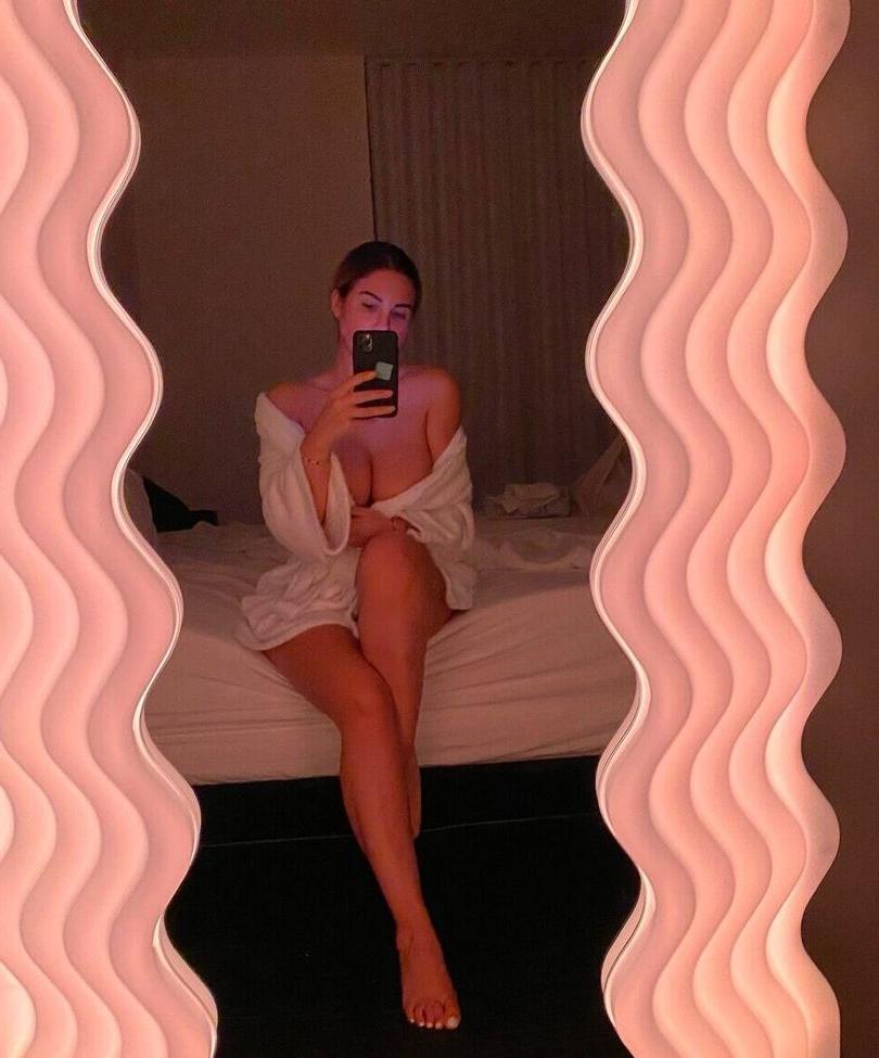 25P Lauren Pisciotta nude