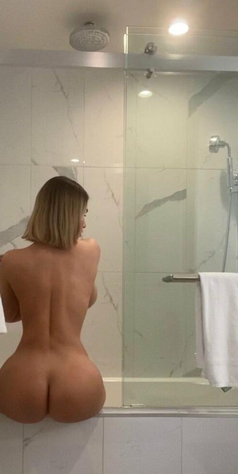 25P Lauren Pisciotta nude